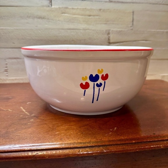 VINTAGE, RIVA DESIGNS, TULIPS, LARGE, WHITE CERAMIC BOWL. RED TRIM ON BOWL RIM. - Picture 5 of 9